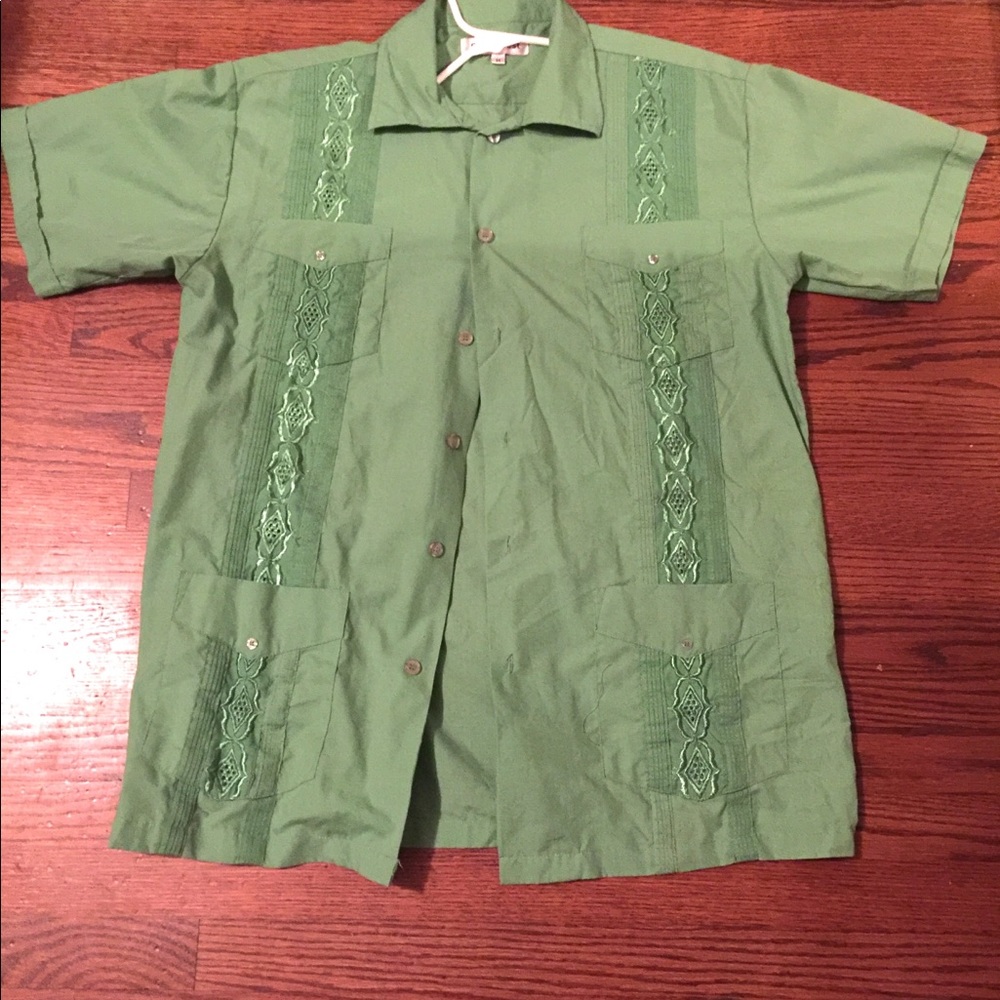 Men’s large guayavera green